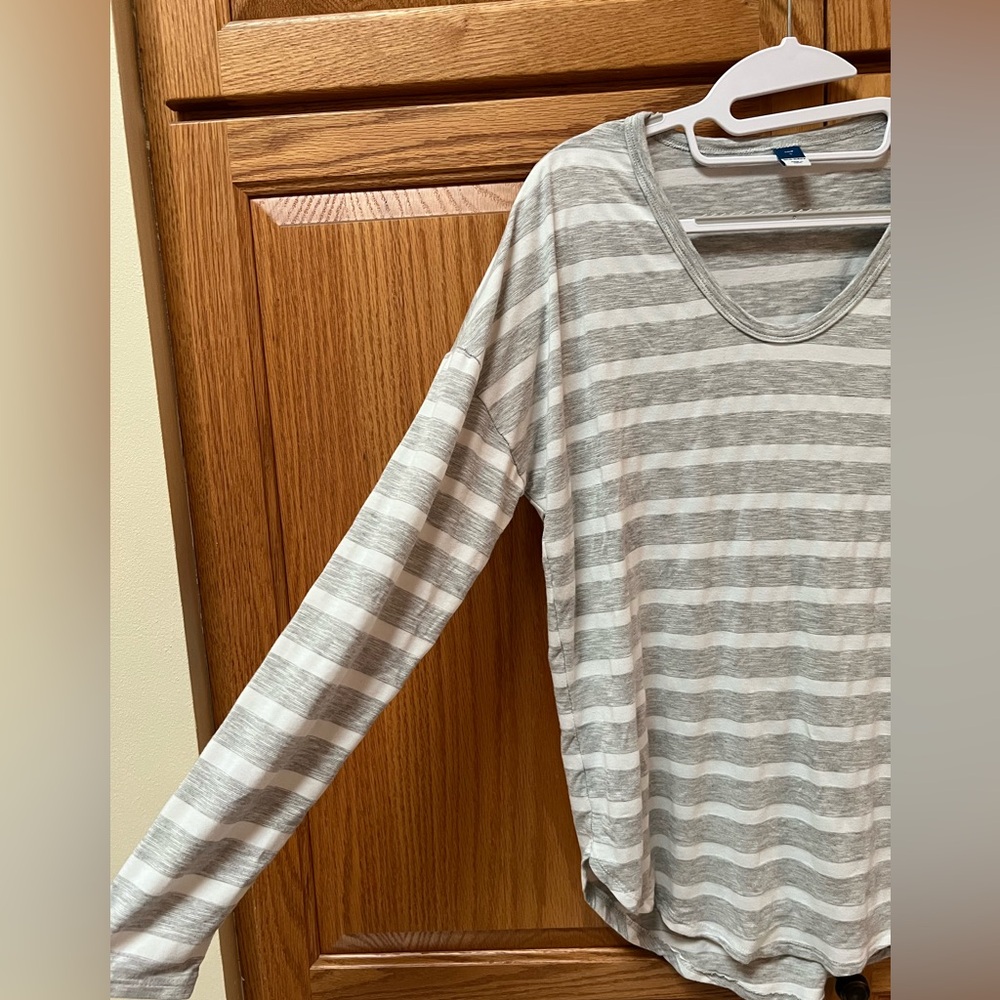 Old Navy Light Gray and white Striped Long Sleeve Top, EUC, Size S - Picture 3 of 5